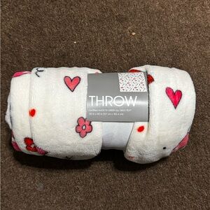 Heart and Flower Patterned Throw Blanket